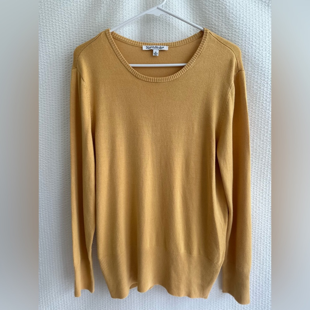 NorthStyle Women's Yellow Crew Neck Lightweight Sweater Size: Medium